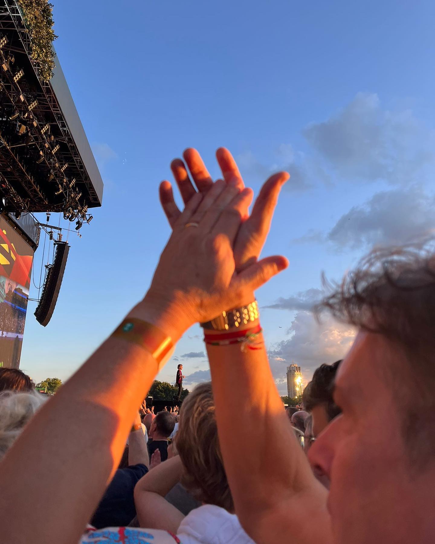 Rolling with the Stones 🎸🎸🎸
#FuturaSchool
#justjulesandgiusy
#rollingstones
#languages
#english
#music
#hydepark
#fullimmersion
#ifnotnowthenwhen
#itsnevertoolate
#itsnevertooearly
#teaching
#freedom
#londonconcert
#weloveengland
#weloveitaly
#weloveearth